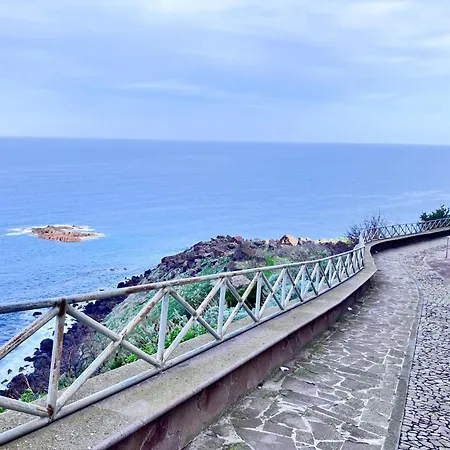 Con Giardino, Piscina E Vista Mare