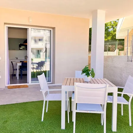 Apartamento Con Giardino, Piscina E Vista Mare